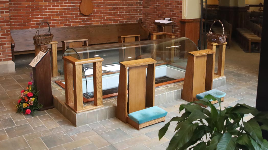 Color photograph of the tomb of Blessed Solanus Casey.